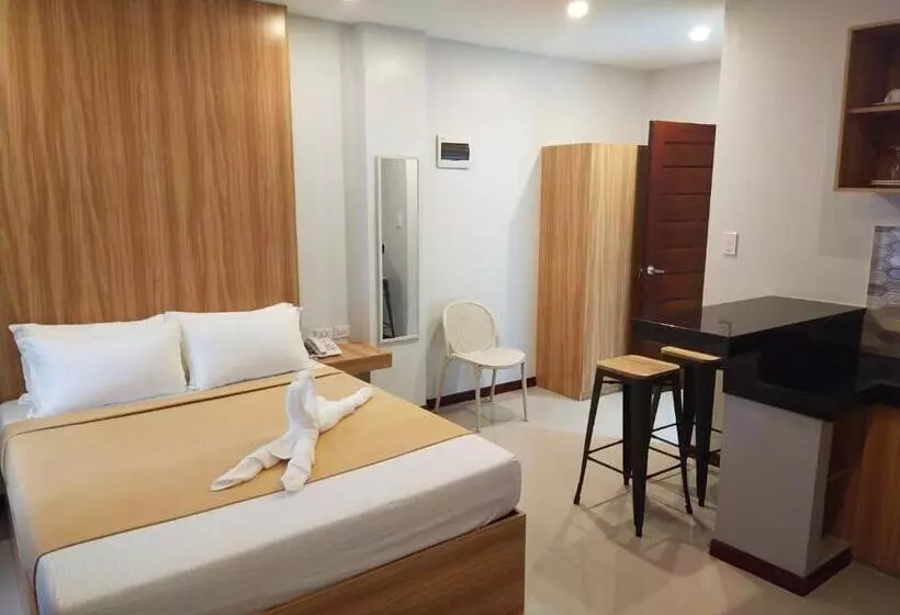 Hotelli Elti Suites By Bluebookers