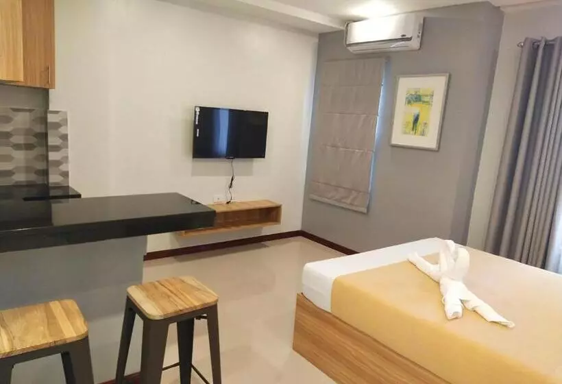 Hotelli Elti Suites By Bluebookers