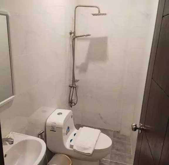 Hotelli Elti Suites By Bluebookers