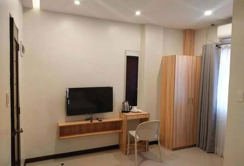 Hotelli Elti Suites By Bluebookers