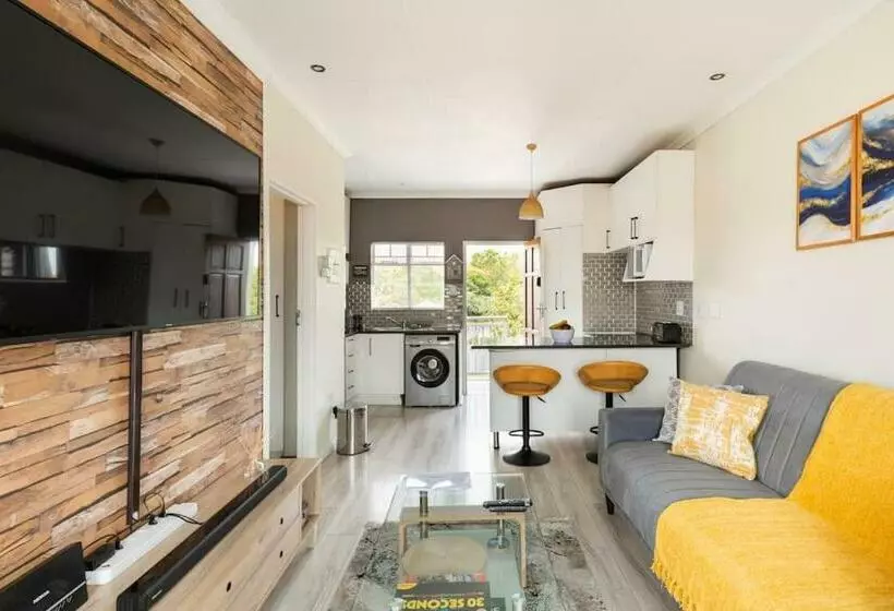 Sunset View Apartment With Free Secure Parking In Central Location