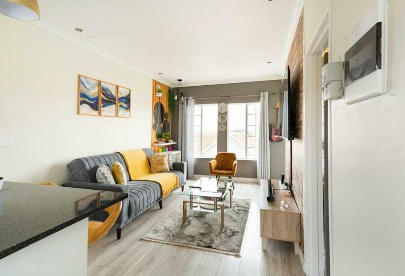 Sunset View Apartment With Free Secure Parking In Central Location