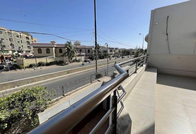 تختخواب و صبحانه World Inn Karachi