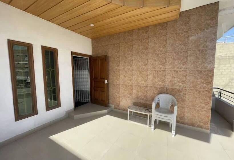 تختخواب و صبحانه World Inn Karachi