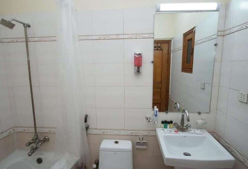 تختخواب و صبحانه World Inn Karachi