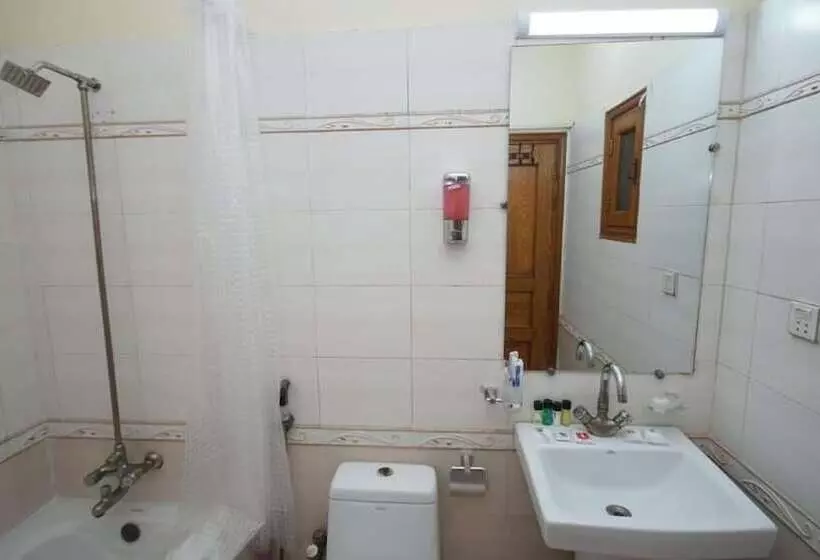 تختخواب و صبحانه World Inn Karachi
