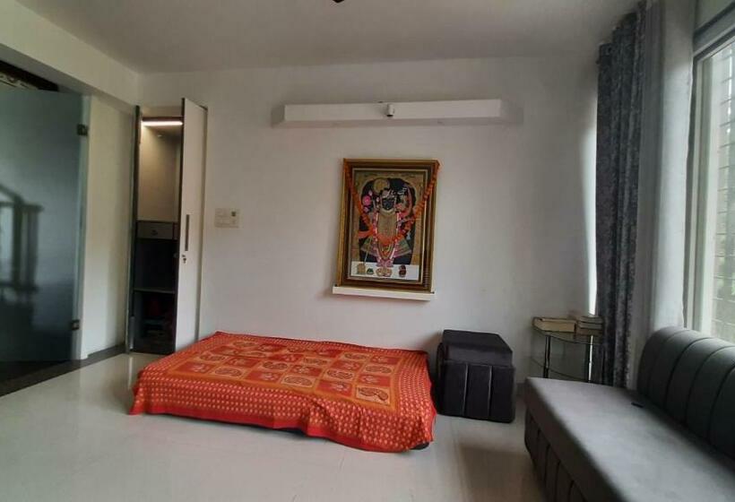 Pensão Krishna Aashray Pg Space For Boys