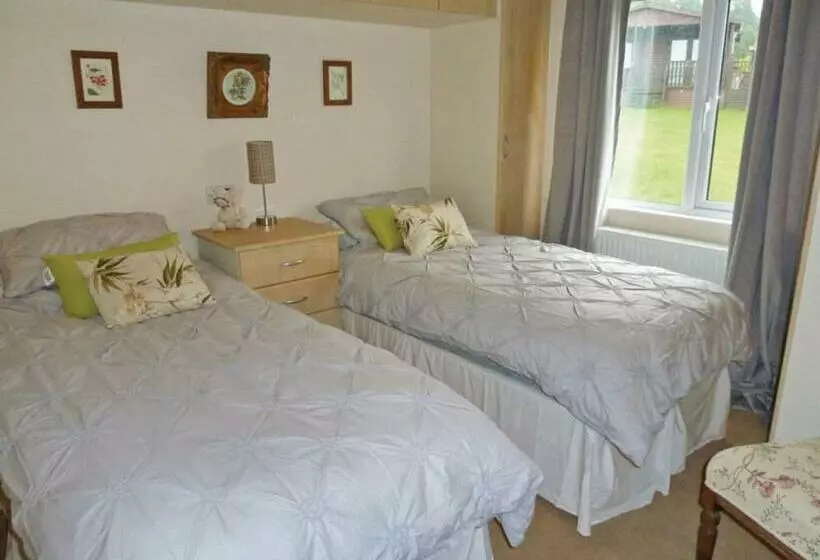 Lomakeskus Clear Sky Lodge Park