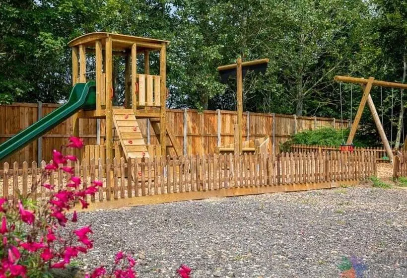 Lomakeskus Otters Mead Boutique Lodges