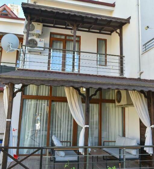 Vi̇lla Alp S Tri̇plex Lagoon Havuz Olanaği Sunan