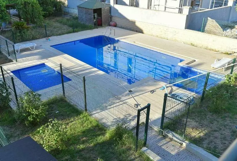 Vi̇lla Alp S Tri̇plex Lagoon Havuz Olanaği Sunan