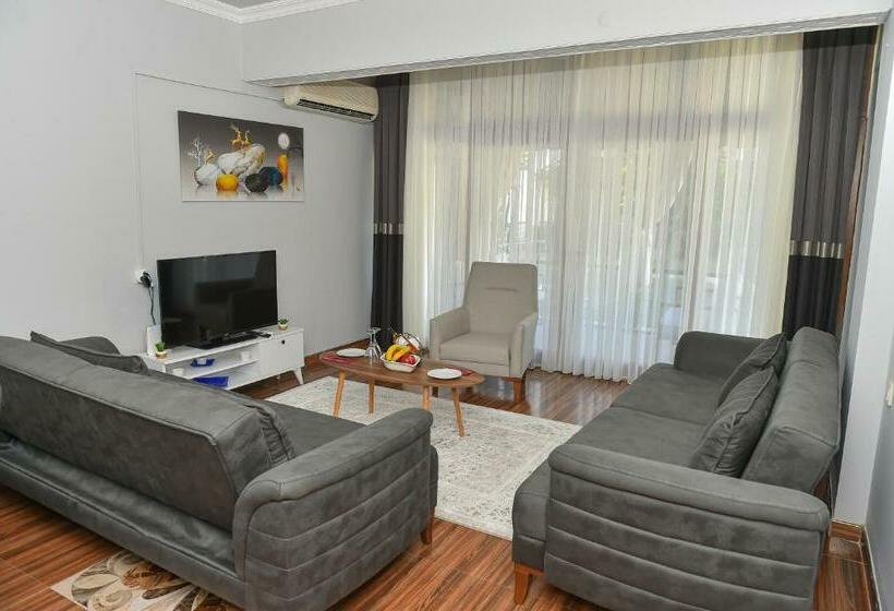 Vi̇lla Alp S Tri̇plex Lagoon Havuz Olanaği Sunan