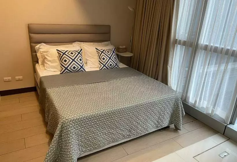 1 Br Condo Uptown Parksuites Bgc, High Floor, Morning Sun