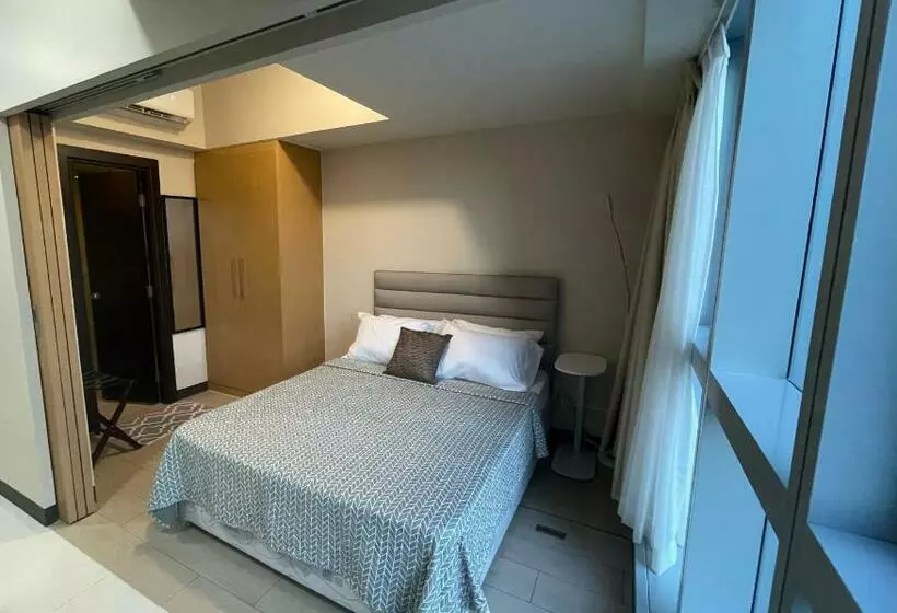 1 Br Condo Uptown Parksuites Bgc, High Floor, Morning Sun
