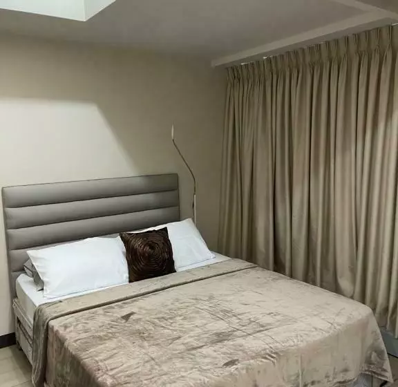 1 Br Condo Uptown Parksuites Bgc, High Floor, Morning Sun