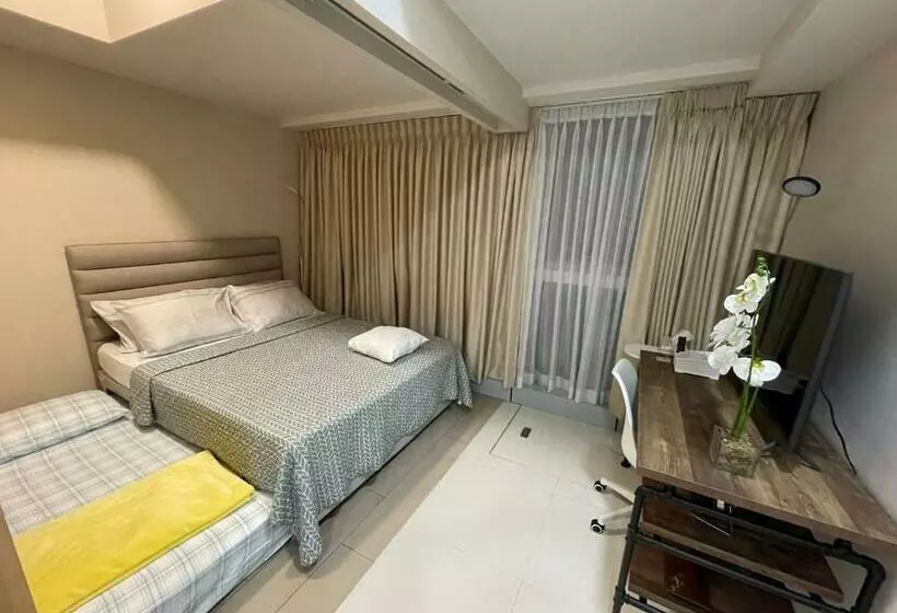 1 Br Condo Uptown Parksuites Bgc, High Floor, Morning Sun