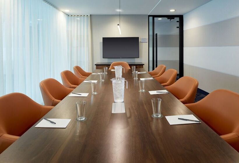 فندق Courtyard By Marriott Montreal Midtown