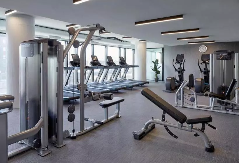 هتل Courtyard By Marriott Montreal Midtown