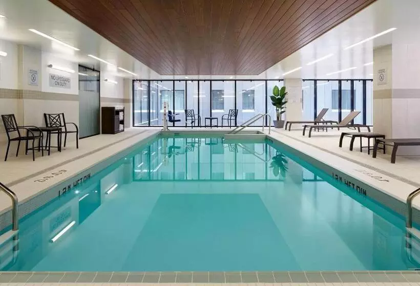 هتل Courtyard By Marriott Montreal Midtown