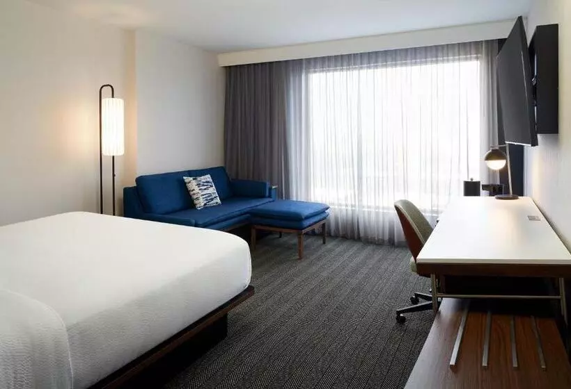 هتل Courtyard By Marriott Montreal Midtown