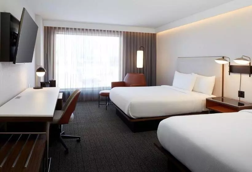 هتل Courtyard By Marriott Montreal Midtown