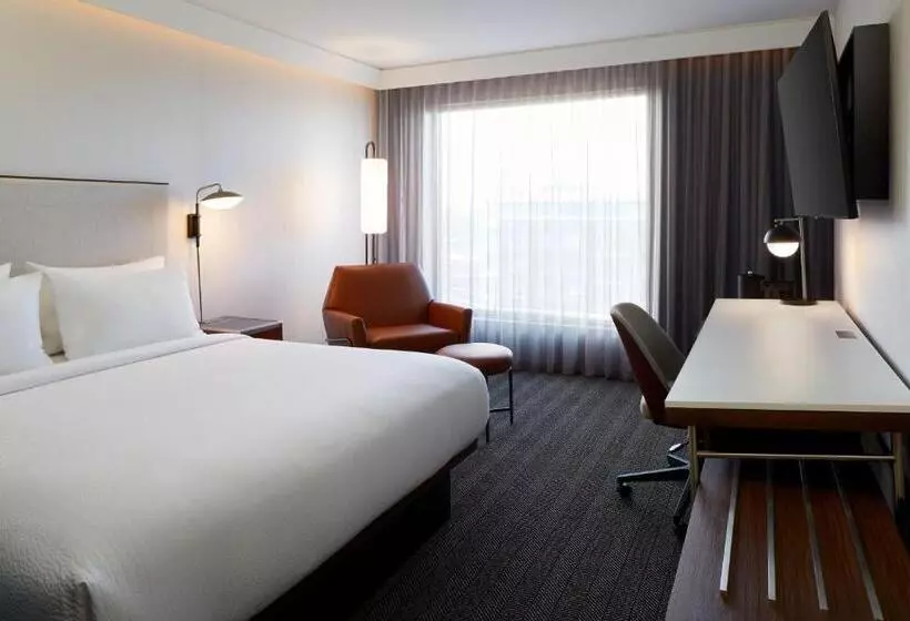 هتل Courtyard By Marriott Montreal Midtown