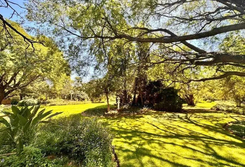 هتل Farm Stay At Rosemary Cottage On Haldon Estate