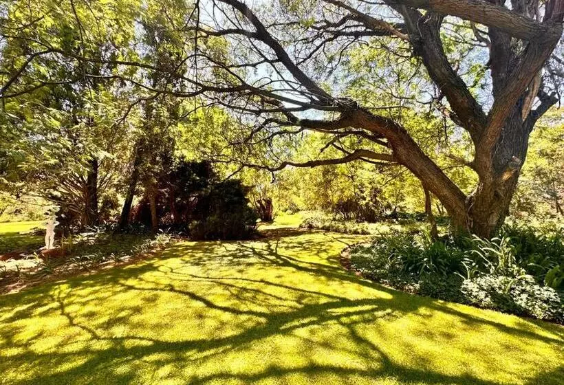 هتل Farm Stay At Rosemary Cottage On Haldon Estate