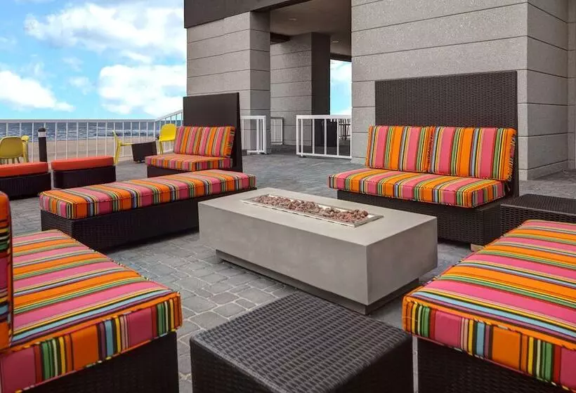 هتل Tru By Hilton Galveston