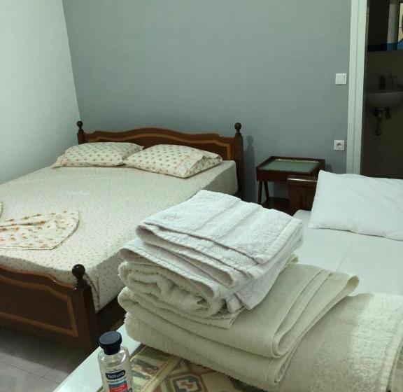 پانسیون Dina House