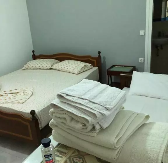 پانسیون Dina House