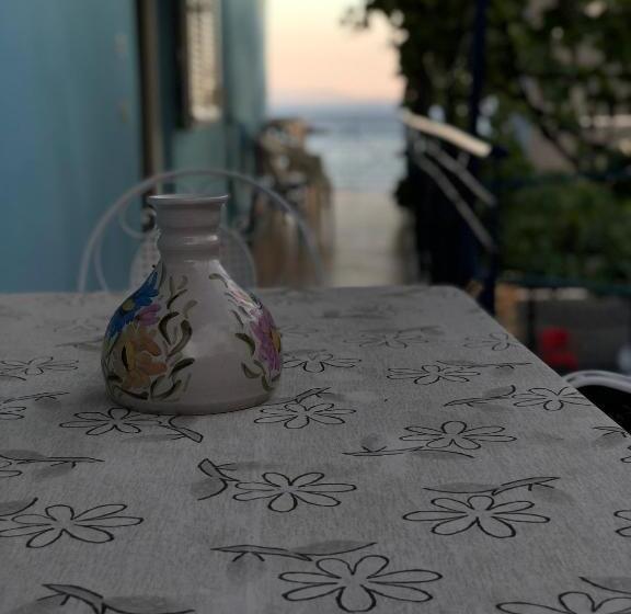 پانسیون Dina House