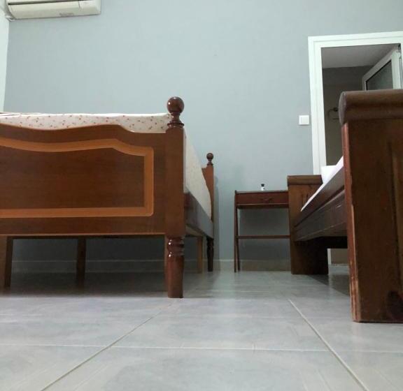 پانسیون Dina House