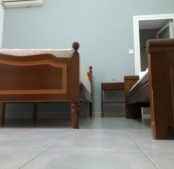 پانسیون Dina House