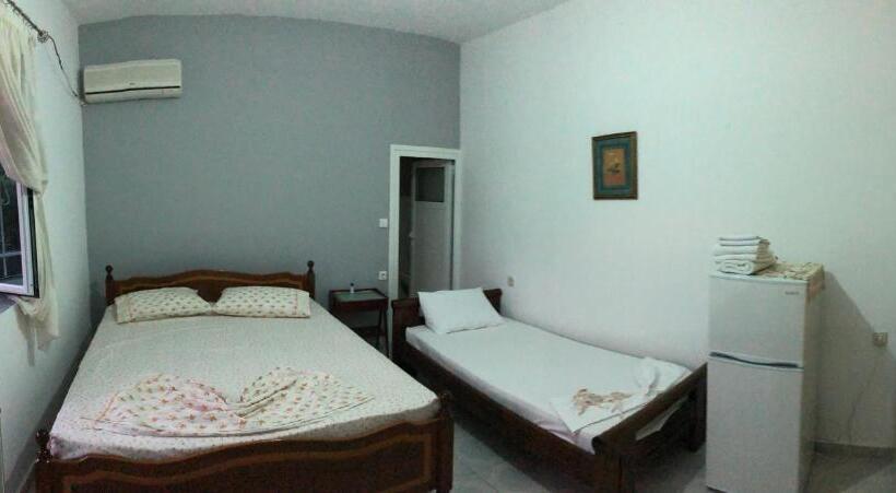 پانسیون Dina House