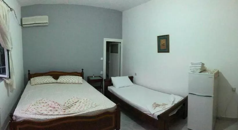 پانسیون Dina House