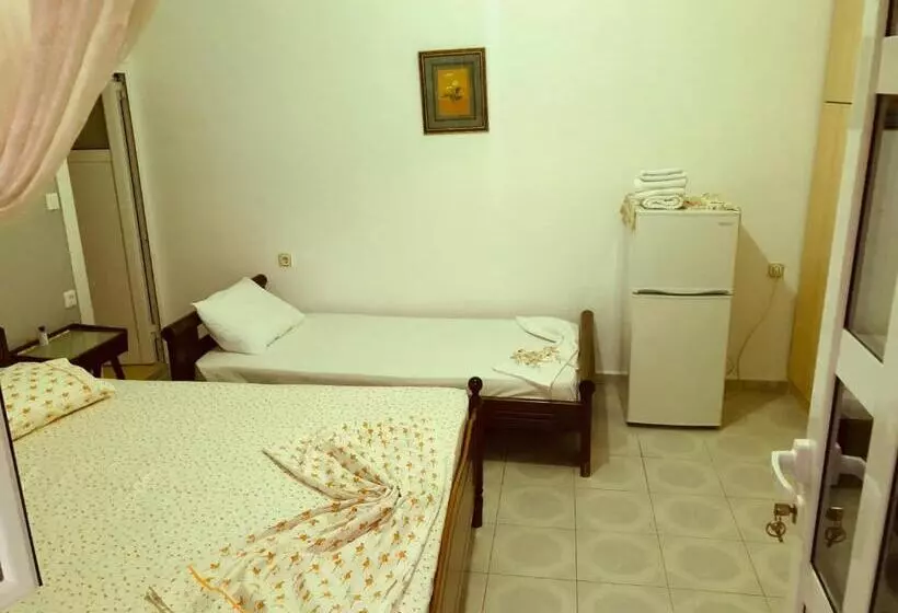 پانسیون Dina House