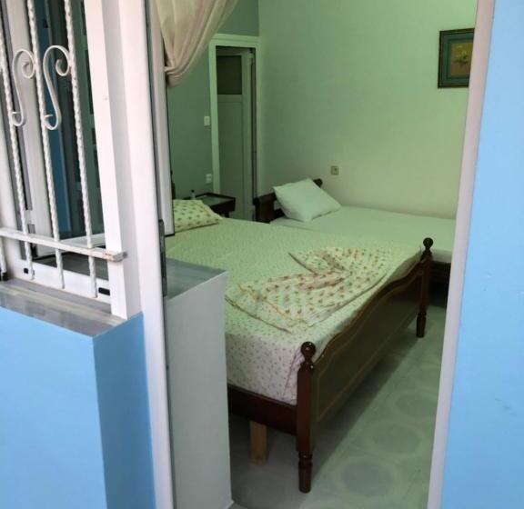 پانسیون Dina House