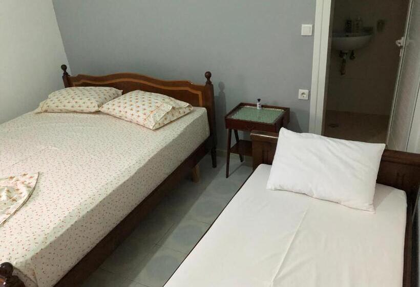 پانسیون Dina House