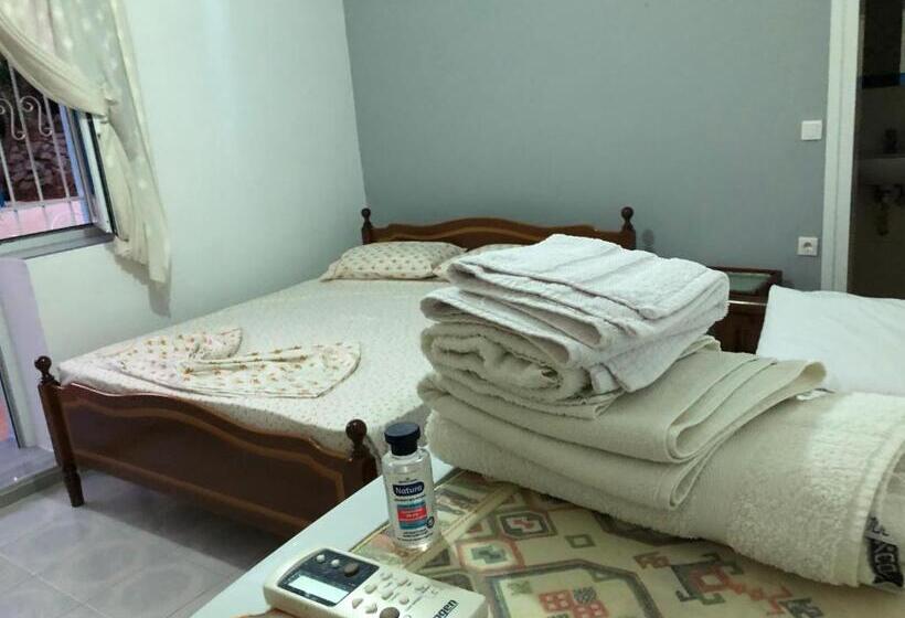 پانسیون Dina House