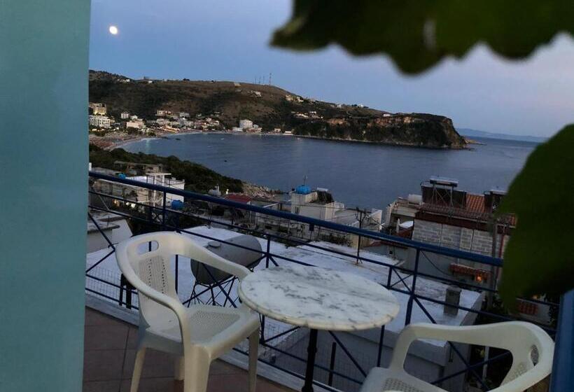 پانسیون Dina House