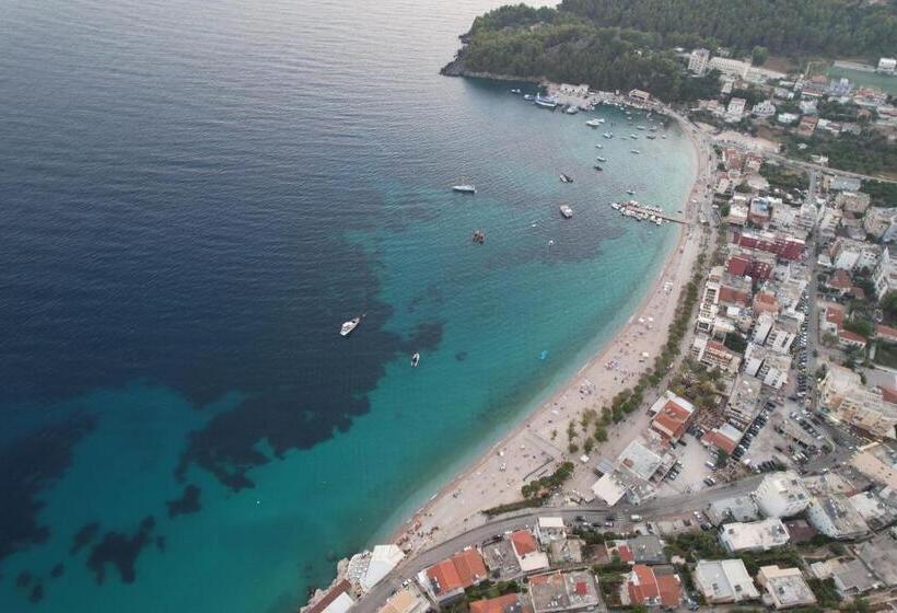 پانسیون Dina House