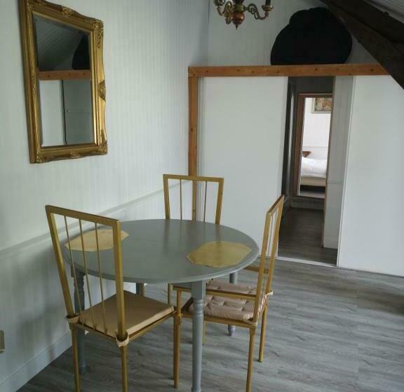 Пансион Gites Domaine Du Château De Bourville