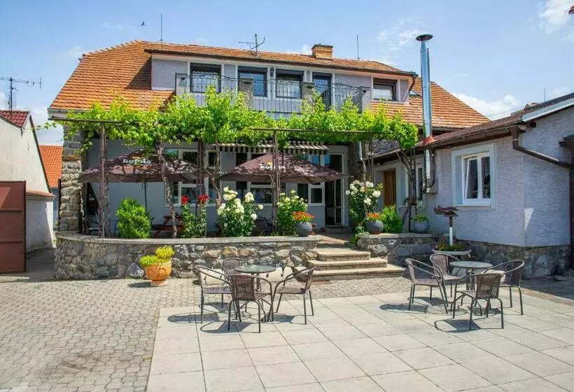 Majatalo Penzion Janota Perná