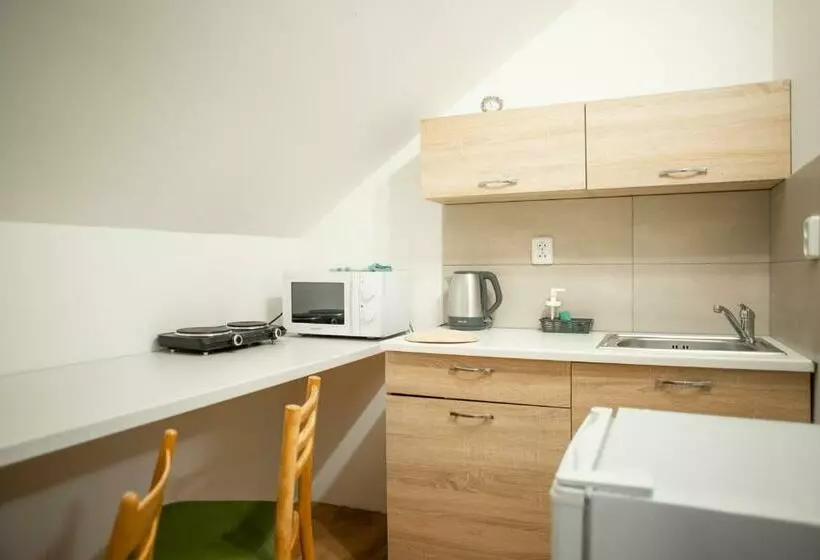 Majatalo Penzion Janota Perná