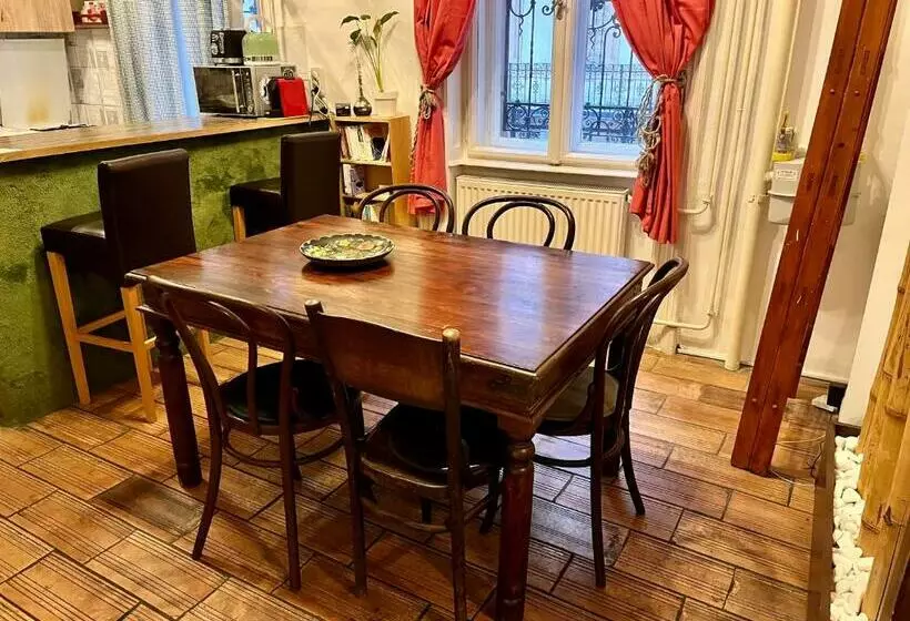 Retkeilymaja Vígszínház Private Rooms