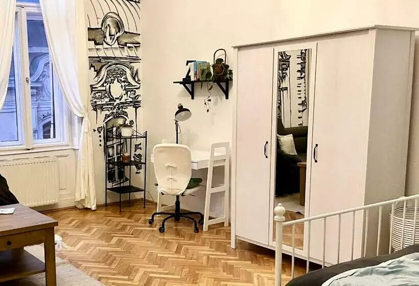 Retkeilymaja Vígszínház Private Rooms