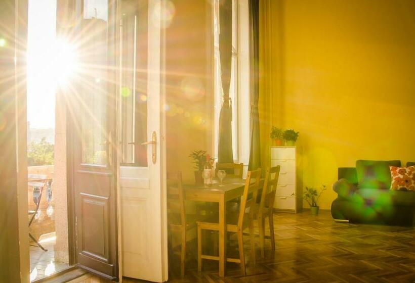 فندق صغير Vígszínház Private Rooms