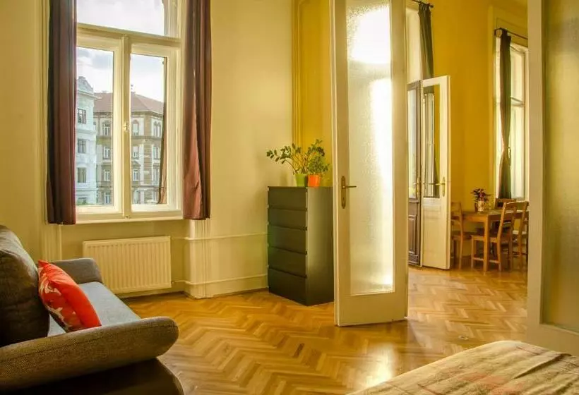 Retkeilymaja Vígszínház Private Rooms