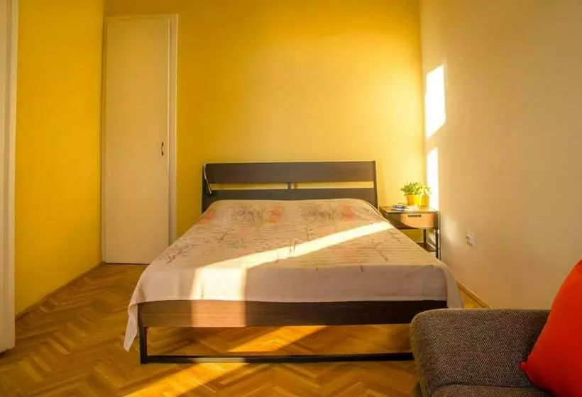 Retkeilymaja Vígszínház Private Rooms